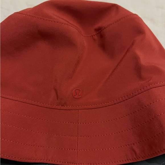 Lululemon Athletica Both Ways Reversible Bucket Hat Grey Camouflage & Terracotta - Picture 5 of 8